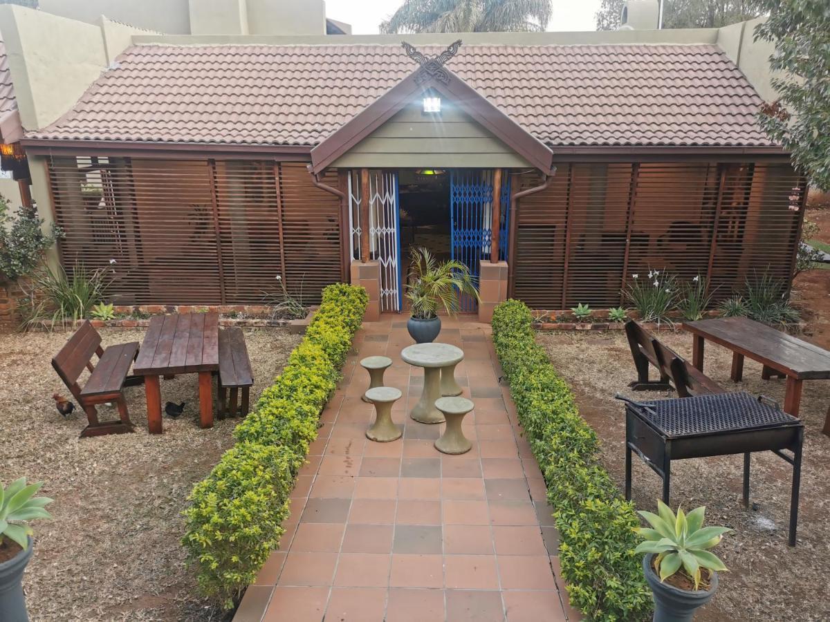 Sun Deck Lodge ฮาร์ทบีสบูร์ท ภายนอก รูปภาพ