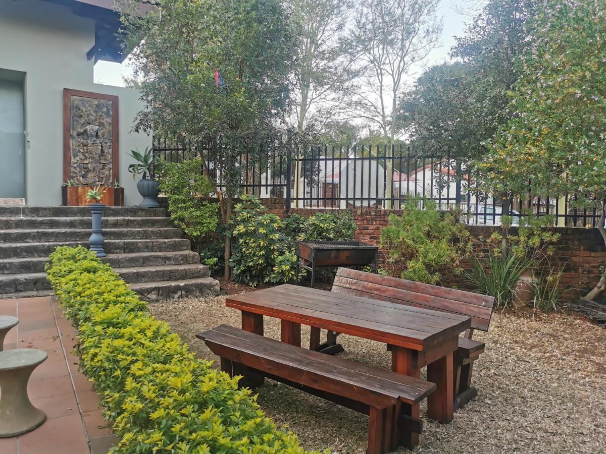 Sun Deck Lodge ฮาร์ทบีสบูร์ท ภายนอก รูปภาพ